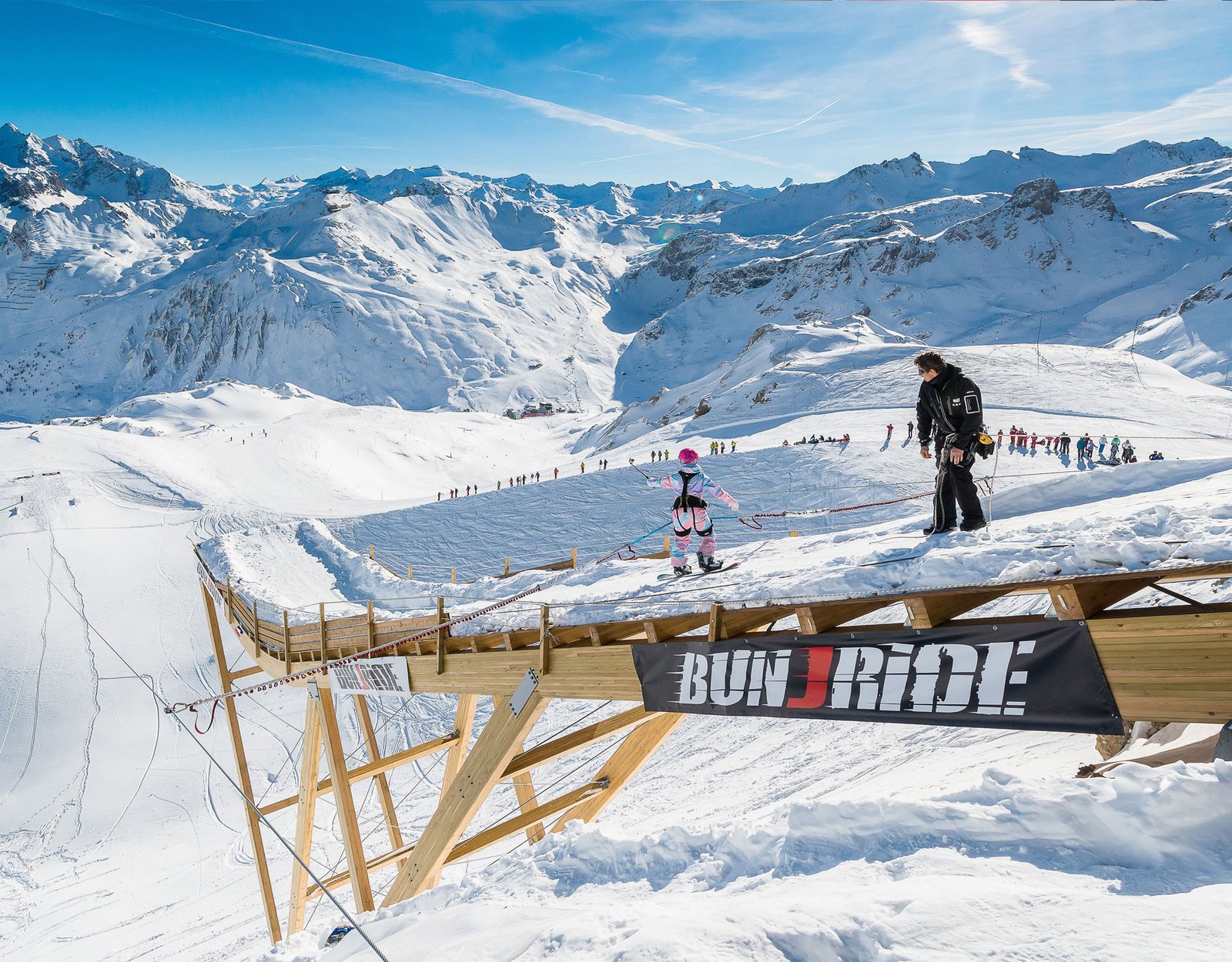 saut de tremplin à l'élastique Bun J Ride Tignes